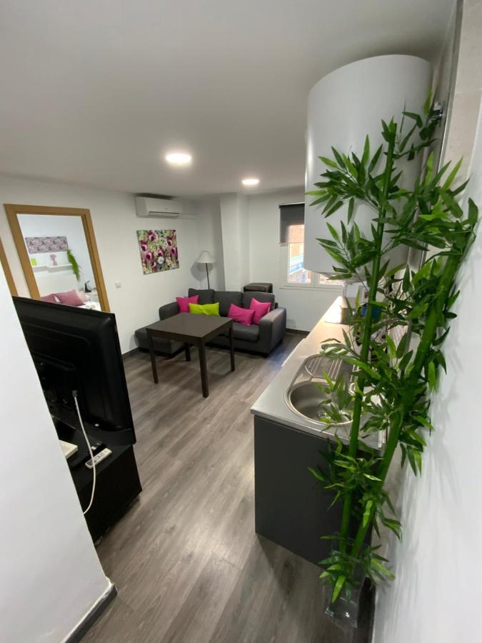 Reyna Apartamentos مالقة المظهر الخارجي الصورة